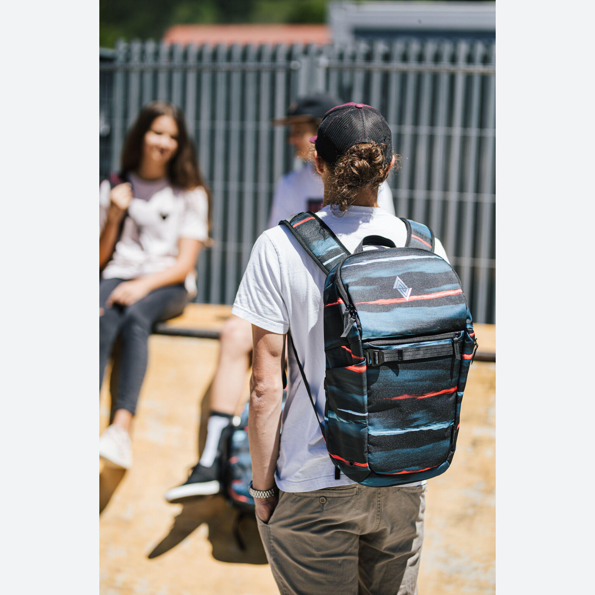 Damen Rucksack mit verstecktem Reißverschlussfach Tagesrucksack Nikuro Traveler 7/7