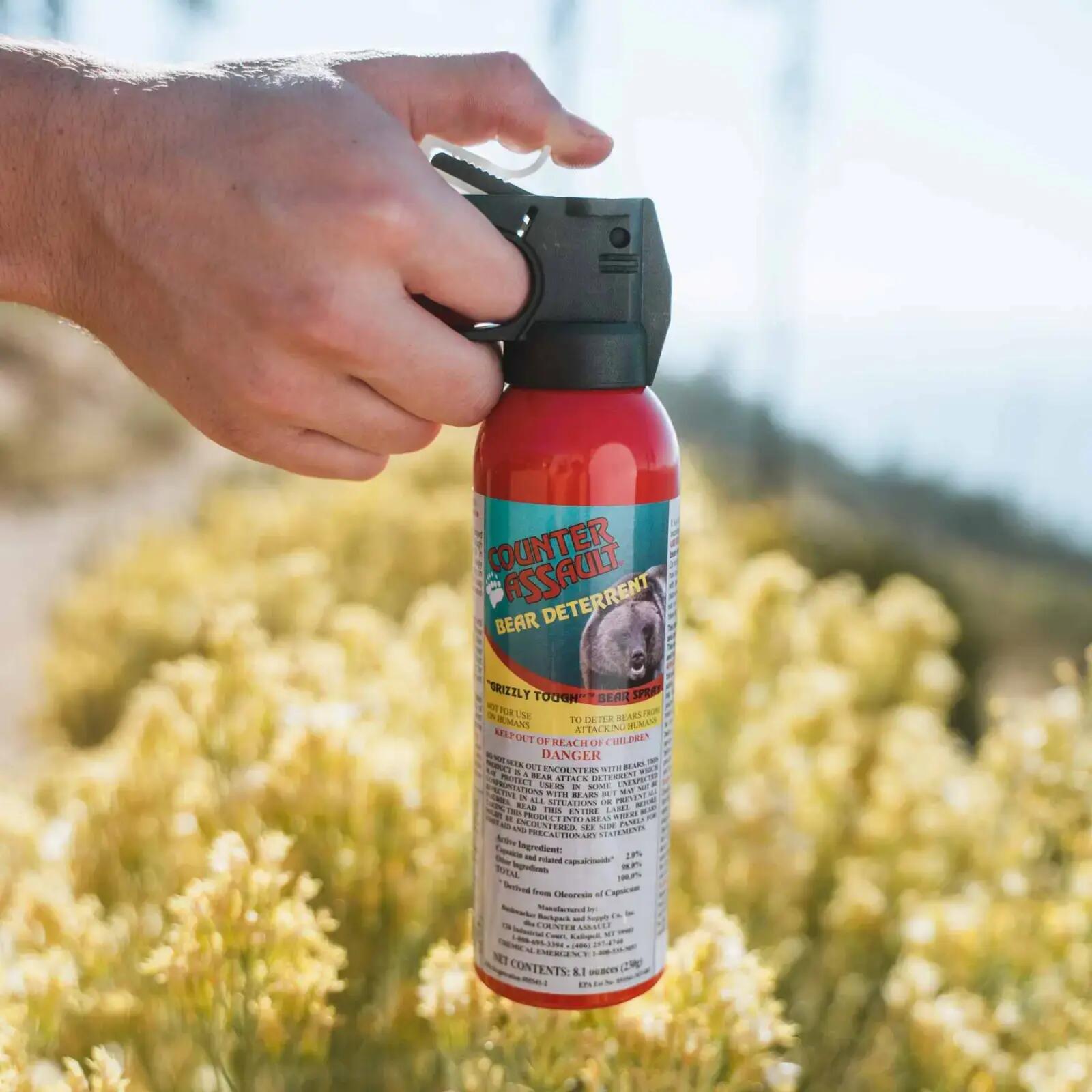 Spray na niedźwiedzie Counter Assault Bear Deterrent 230 g 3/4
