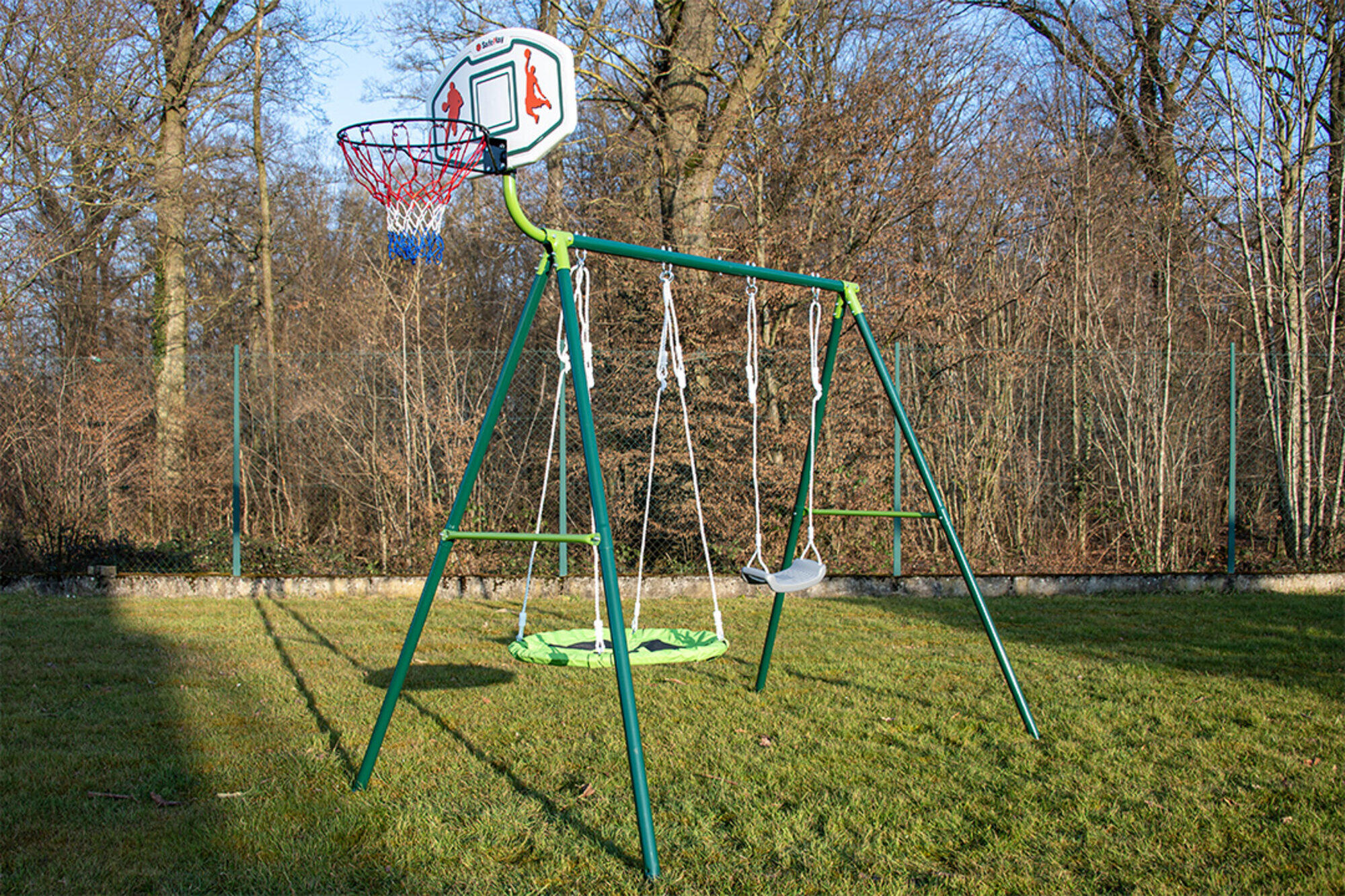 Altalene a due livelli con canestro da basket 2/7