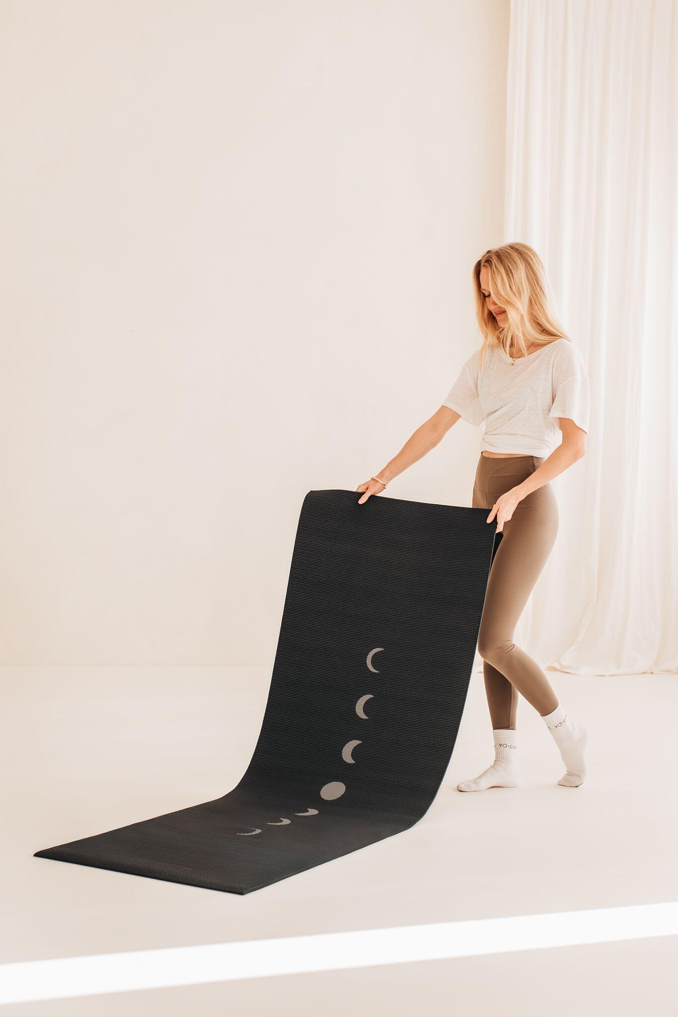 Lotus Yogamat sticky extra dik moon zwart 2/5