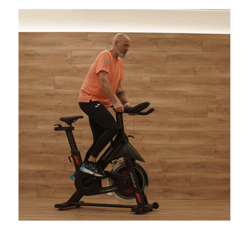 Vélo Indoor Vanquish Cycling - Inertie 20kg - Frein à friction 2/7