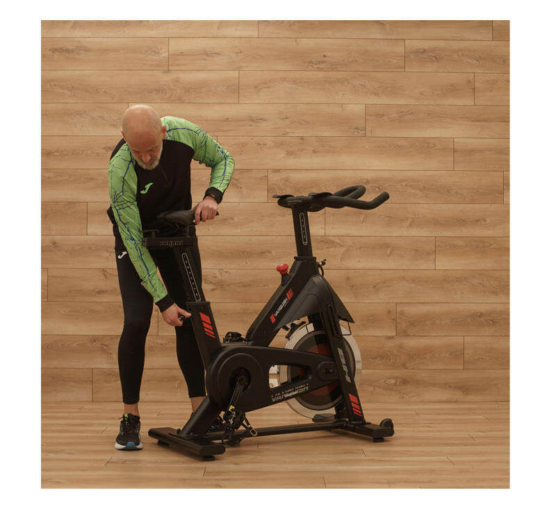 Vélo Indoor Vanquish Cycling - Inertie 20kg - Frein à friction 4/7