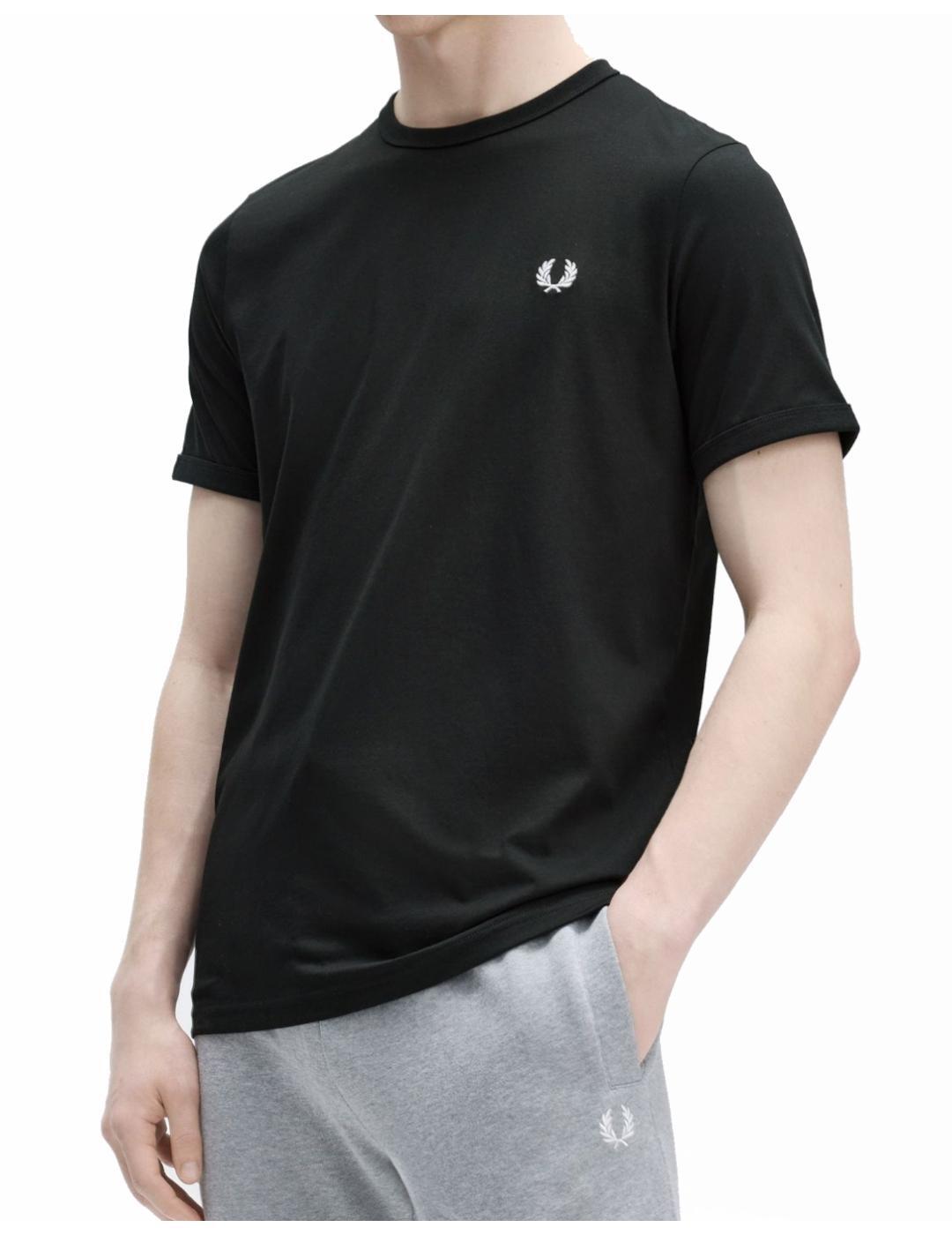 Maglietta da uomo Fred Perry Ringer nera. 6/6