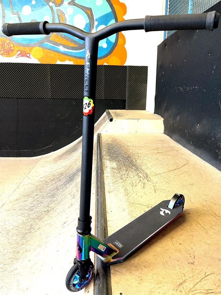 Chilli Pro Base Rocky Stunt-scooter H=82cm neochrome + Fantic26 Griptape 3/7