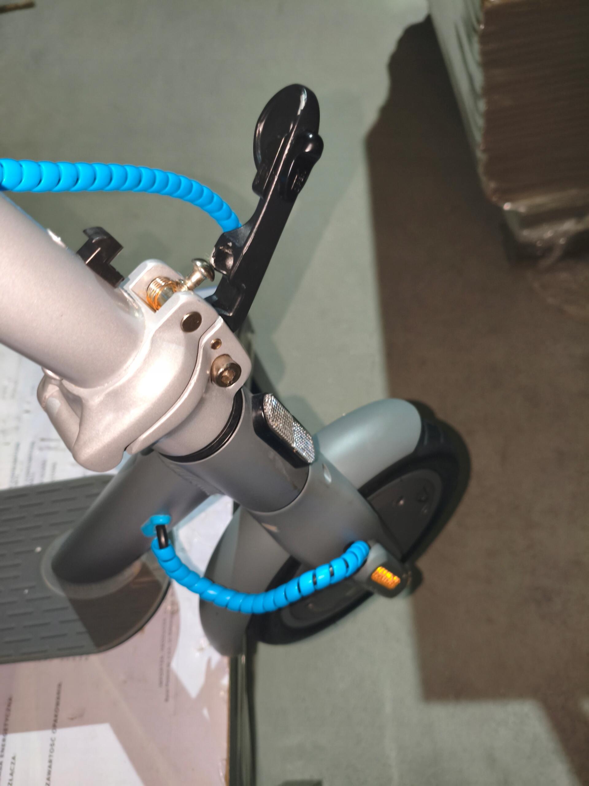 Second Life Hulajnoga elektrycznamiejska Motus Scooty 8,5 Lite 250W - stan dobry 7/7