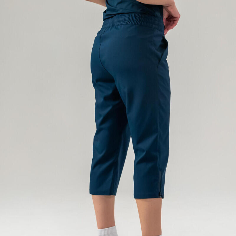 CLUB 3/4 Pants Women