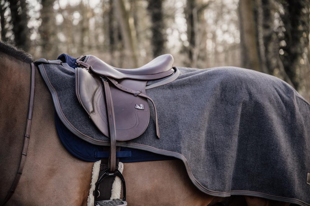 Couvre reins heavy fleece gris foncé large 2/3