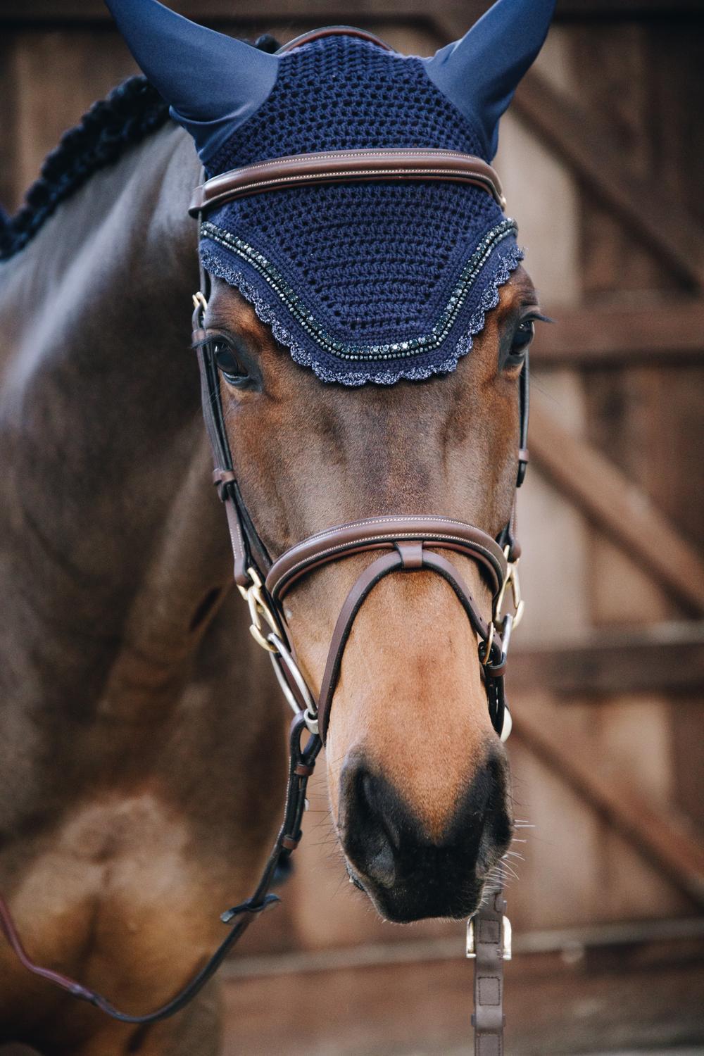 Oornetje Wellington stone & pearl donker navy 3/4