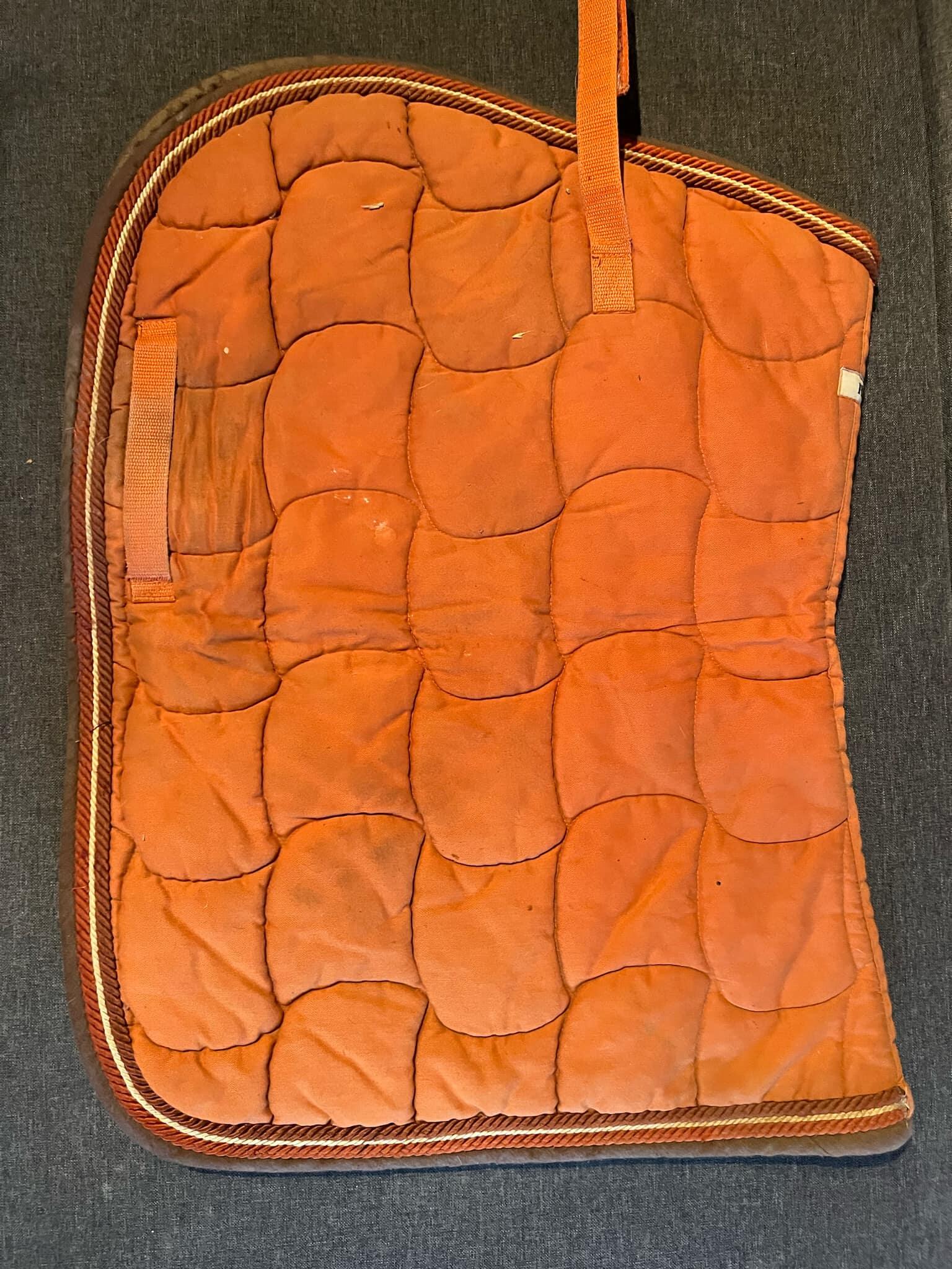 Entre Particuliers - Tapis de selle orange 2/2