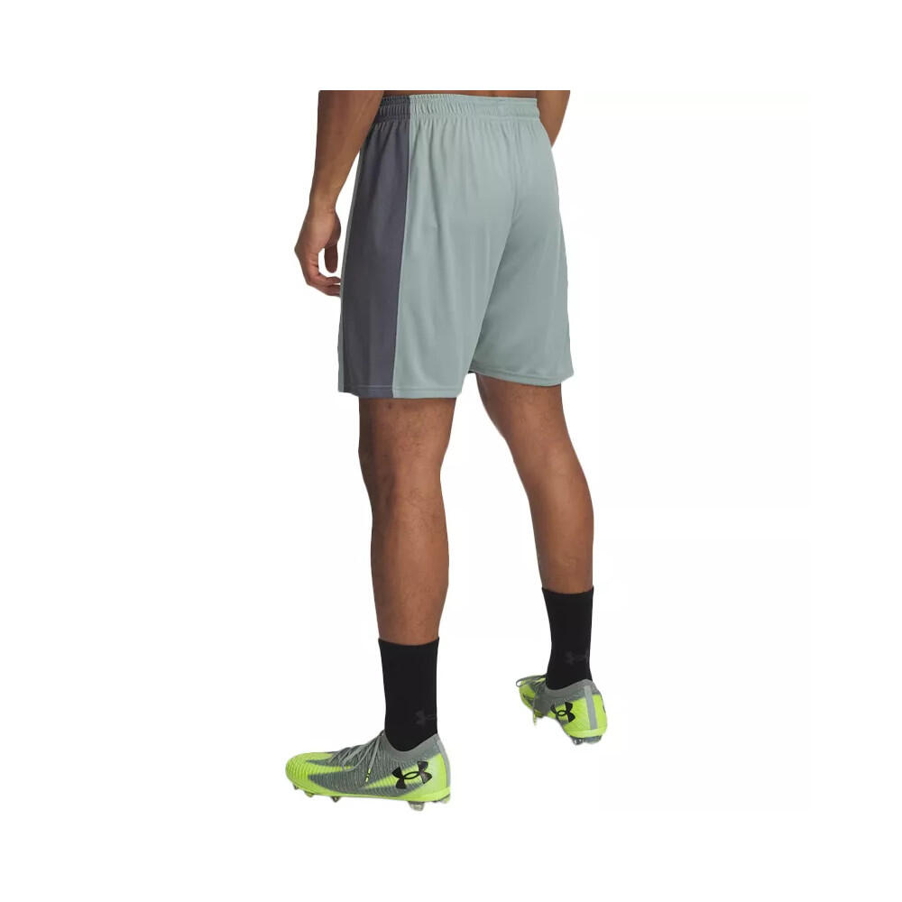 Short Under Armour M. Challenger Train 2/5