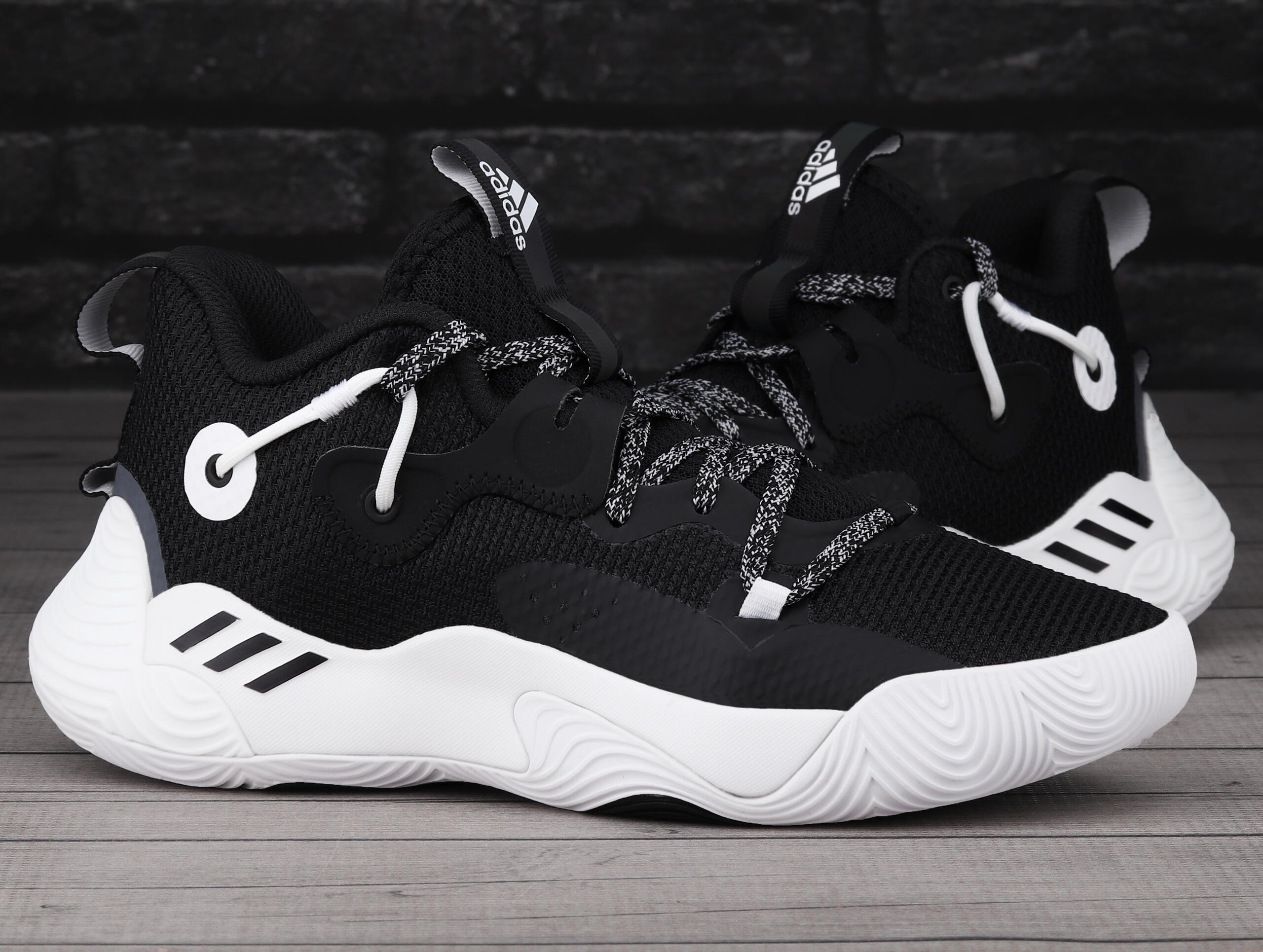 Scarpe adidas Harden Stepback 3.0 nero e bianco 3/7