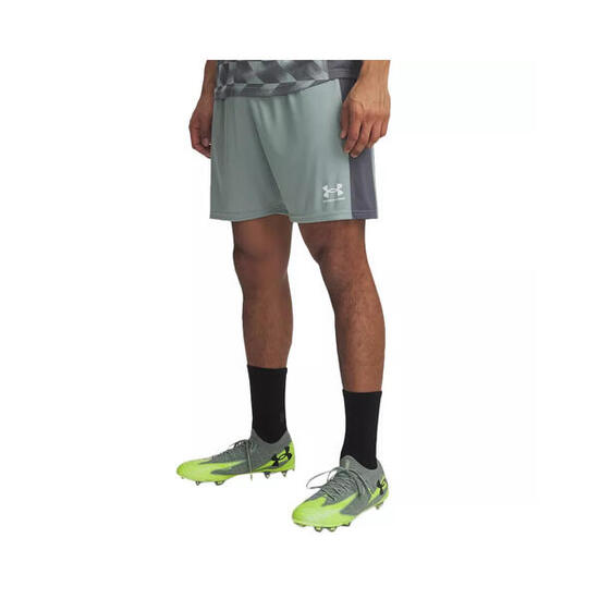 Short Under Armour M. Challenger Train