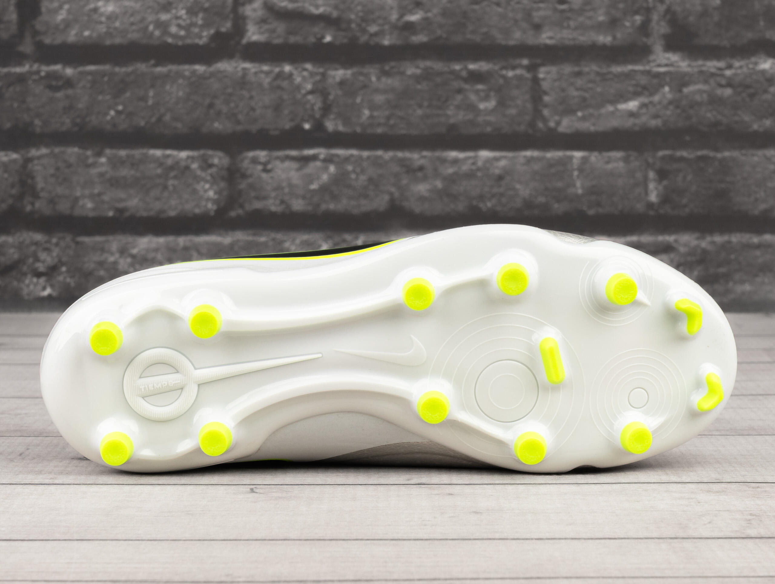 Buty sportowe do piłki noznej Nike JR LEGEND 10 ACADEMY FG/MG 6/7