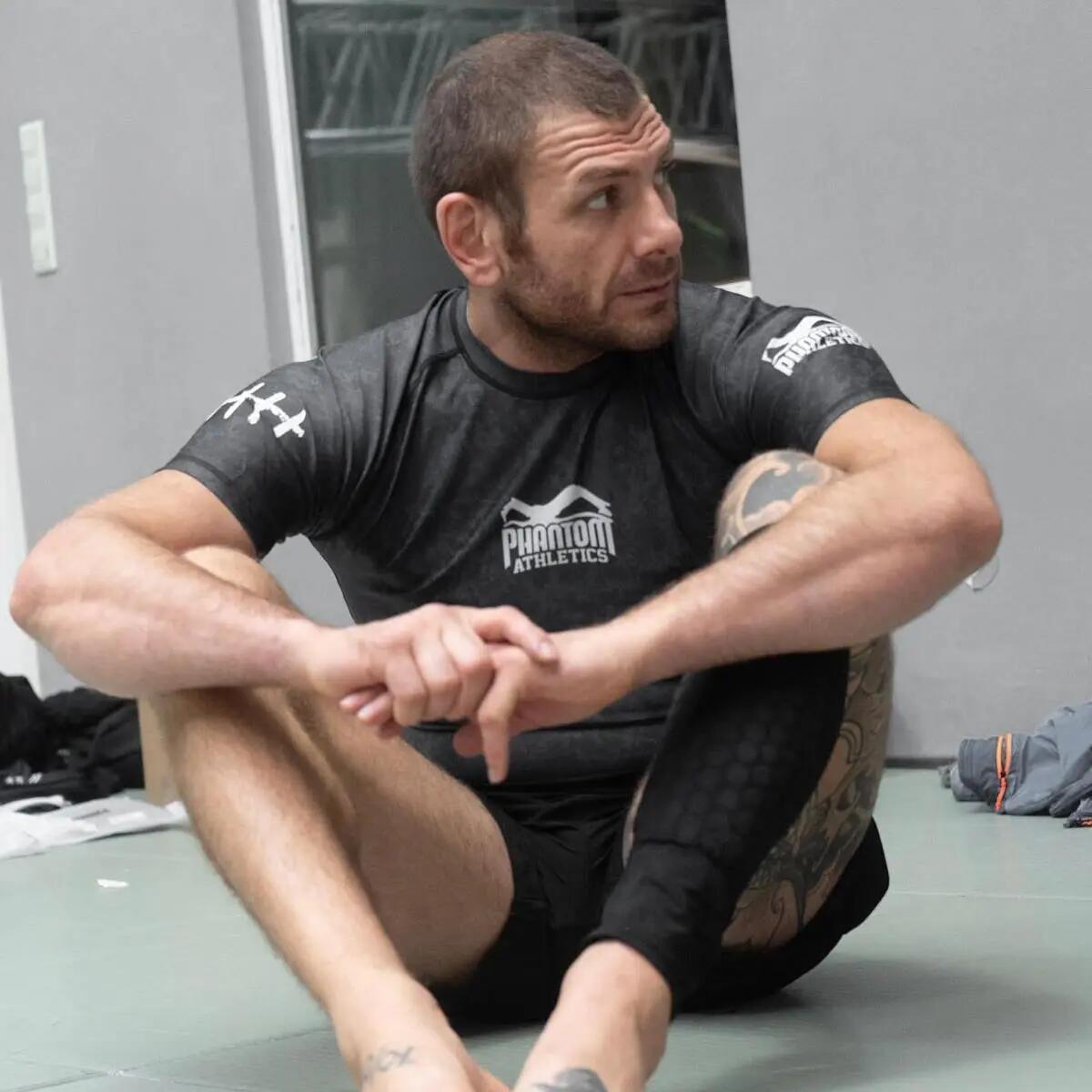 Rashguard EVO Serious 7/10