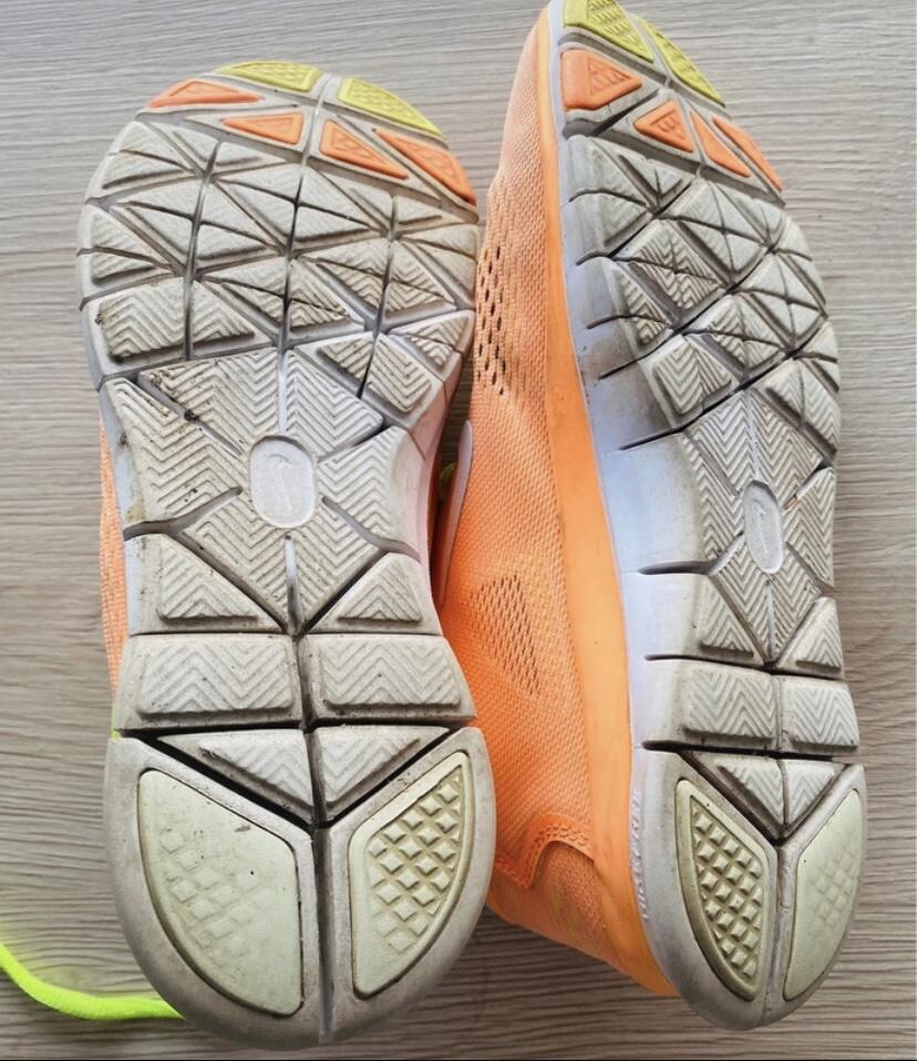 Entre Particuliers - Baskets Nike 2/4