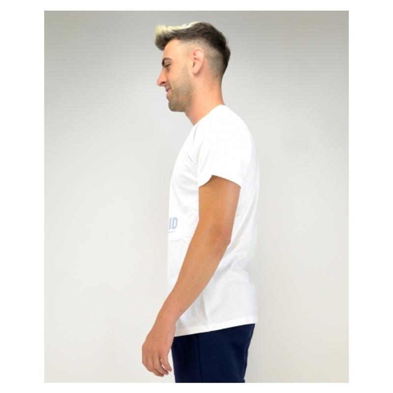 Das T-Shirt mit dem Real Madrid-Wappen – ein Klassiker 3/5