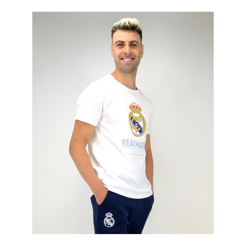 Das T-Shirt mit dem Real Madrid-Wappen – ein Klassiker 5/5