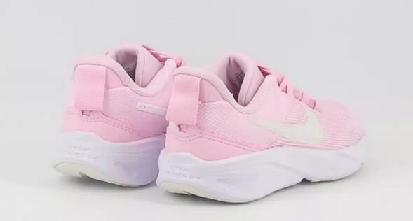 Baskets Nike Modèle Star Runner 4 Couleur Rose 6/7