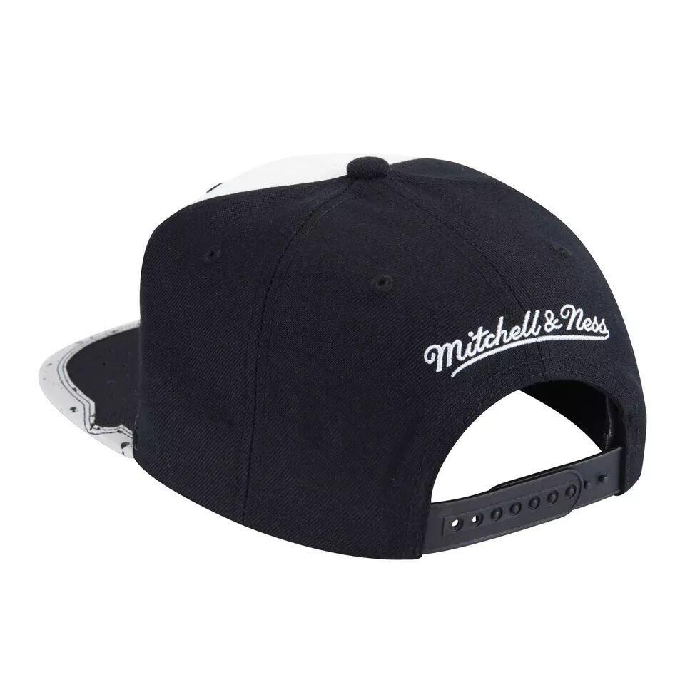 Czapka z daszkiem unisex koszykarska Mitchell & Ness Chicago Bulls czarno-biała 2/2