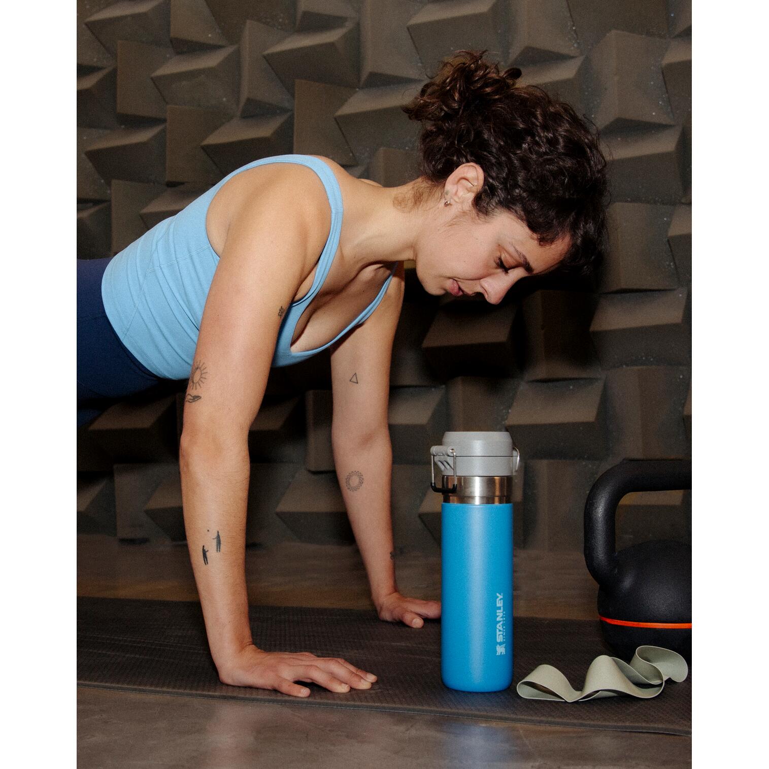 Gourde Isotherme 0,7L Bouteille D'Eau Fitness Trek - Couvercle À Bouton-Poussoir 5/9