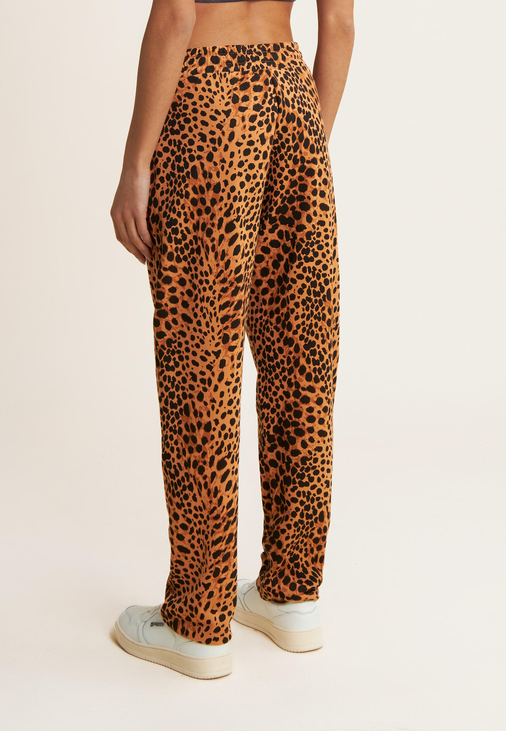 Jogger regular fit de felpa francesa y animal print 3/5