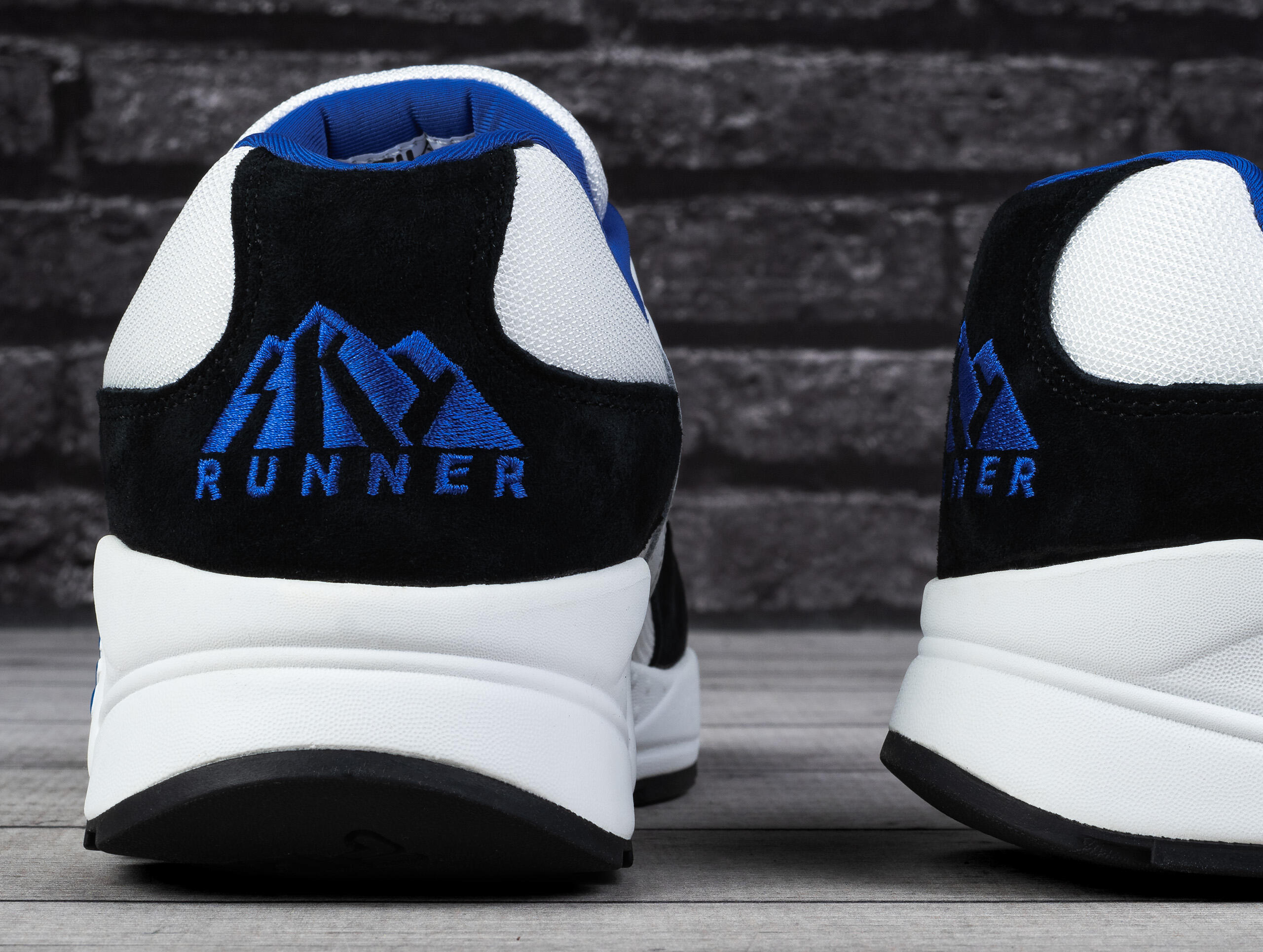 Baskets Noir/Blanc Homme Fila Skyrunner 4/7