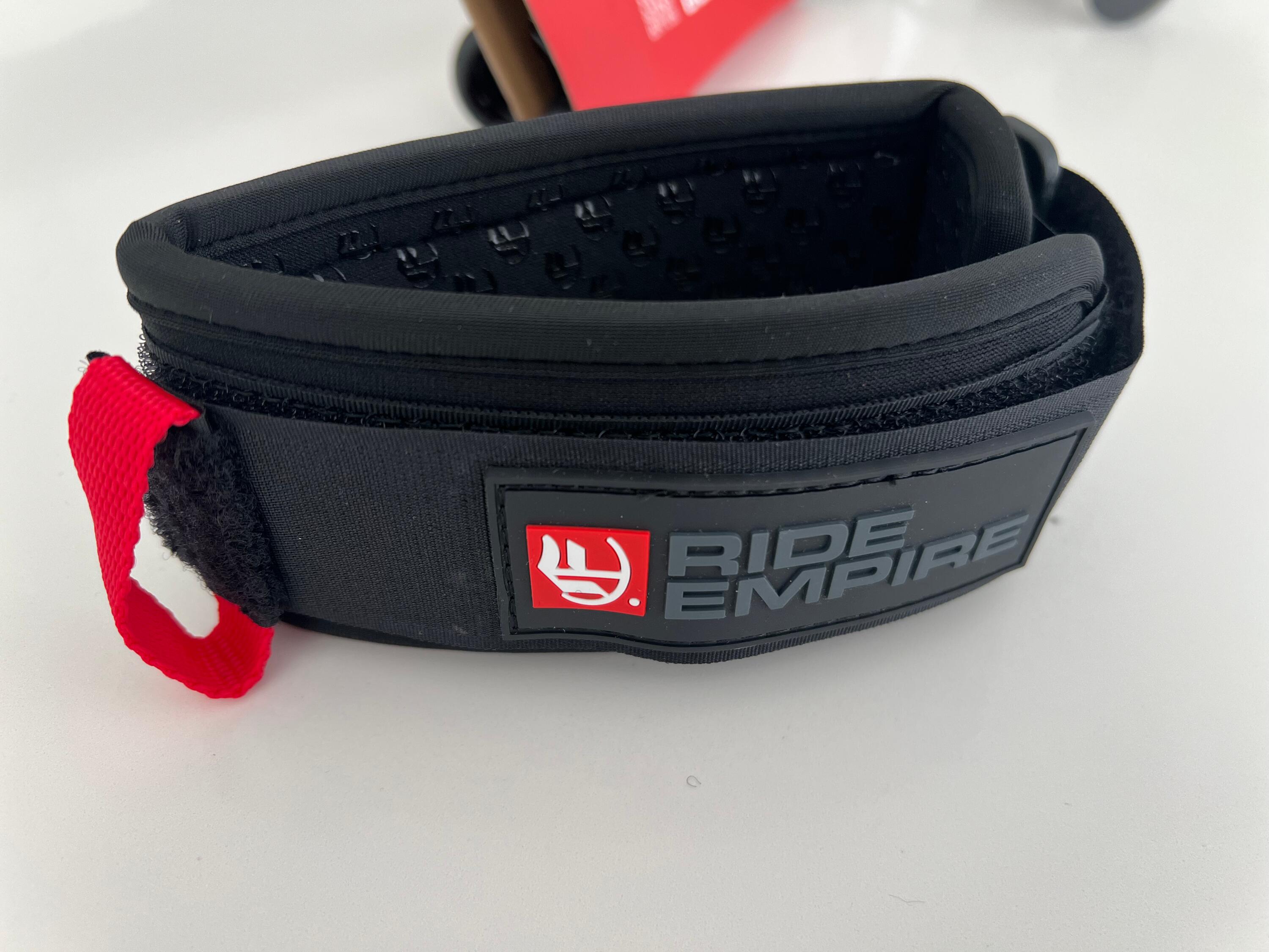 Leash de bodyboard EMPIRE ultra-résistant pour biceps de 7 mm en noir/rouge 4/4