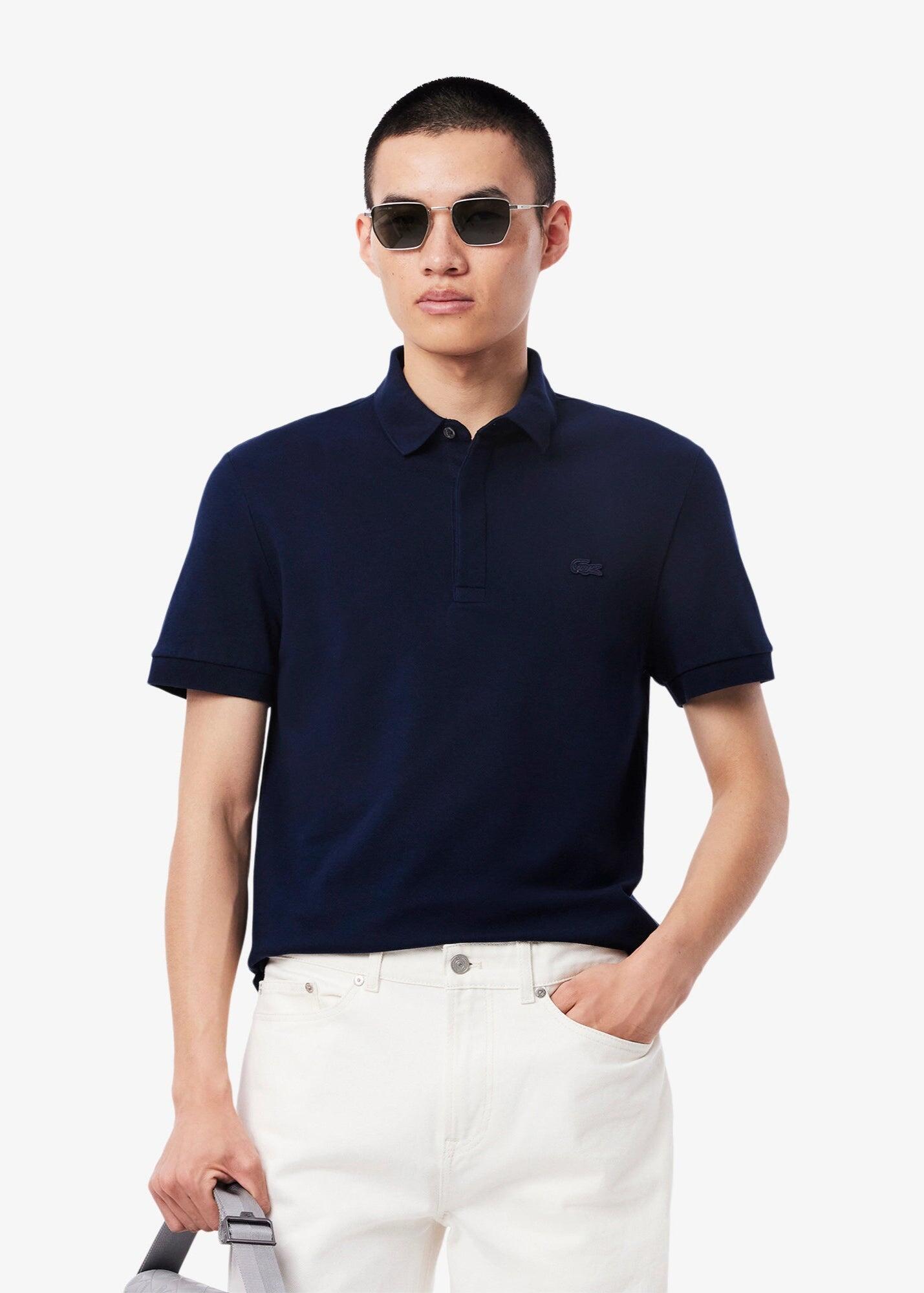 bleu marine.