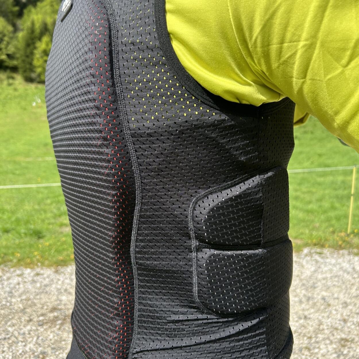 zacht beschermend vest 2AC Black Silver. 4/5