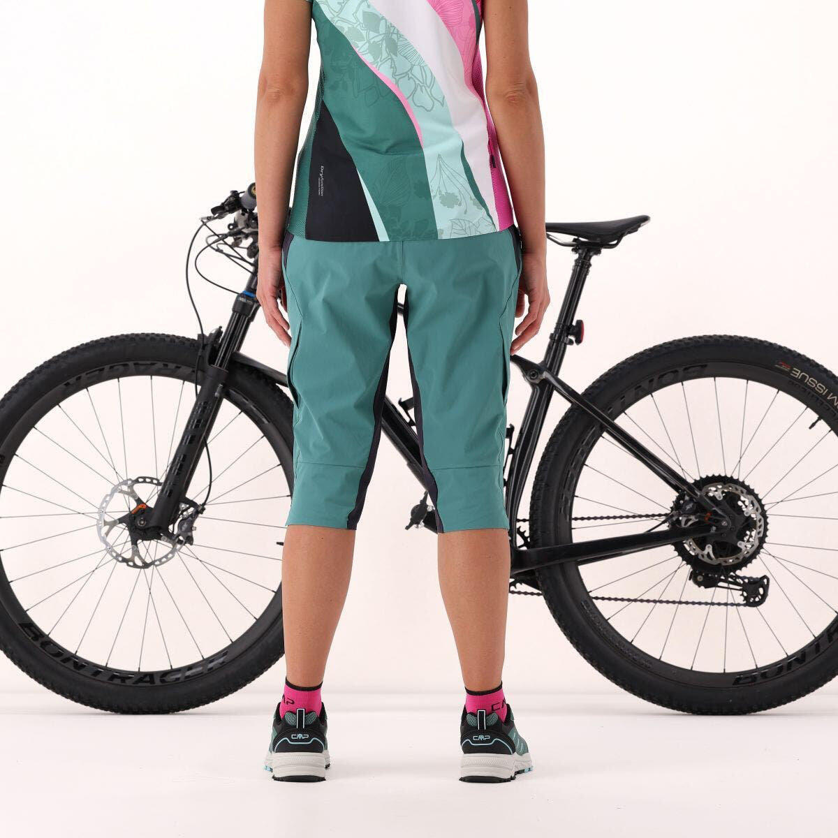 CMP Freebike-Hose mit abnehmbarem Mesh-Innenfutter und Sitzpolster für Damen 5/6