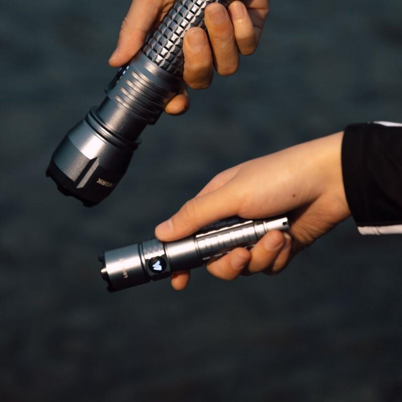 Mini  lampe torche - Mode SOS - Légère et Robuste - BOREALIS 5/5