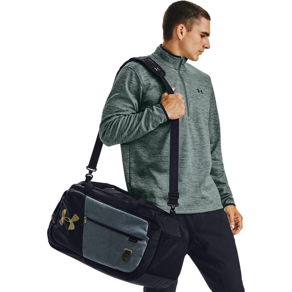 UNDER ARMOUR picture