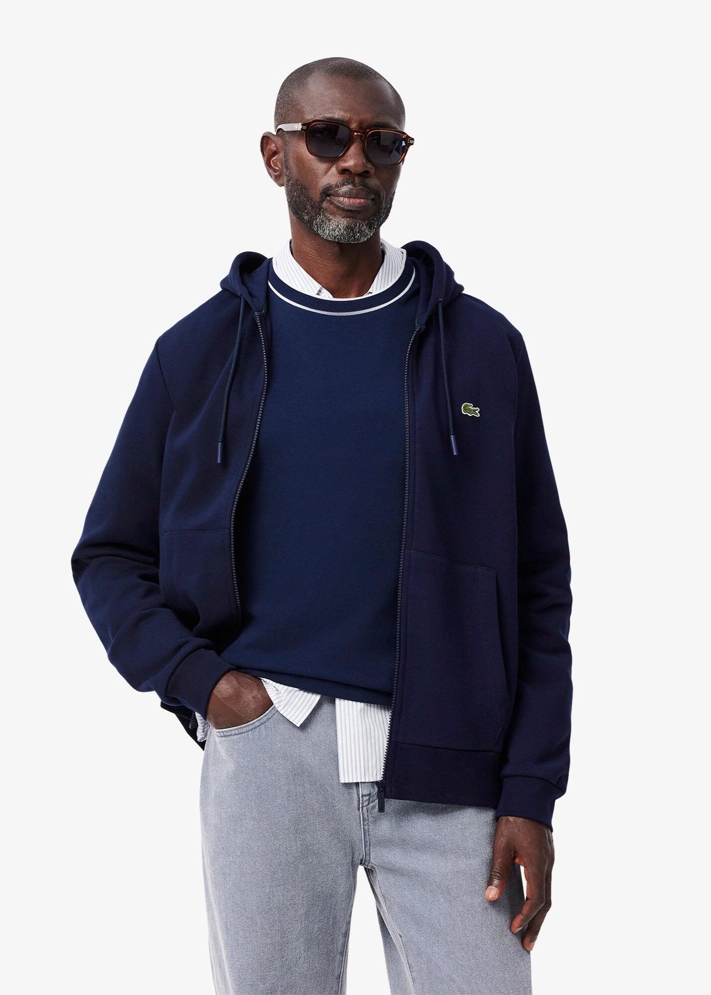 bleu marine.