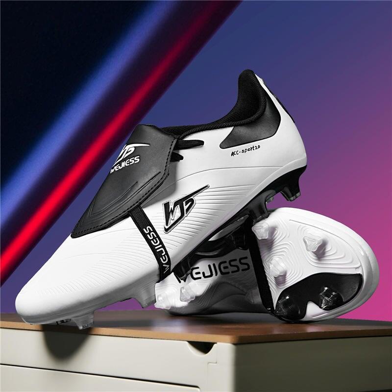 Ghete de fotbal MBrands 8.7 cu crampoane din plastic FG, alb 35