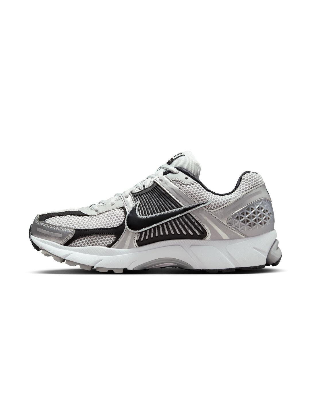 Chaussures pour hommes Nike Vomero 5 Gris 2/6