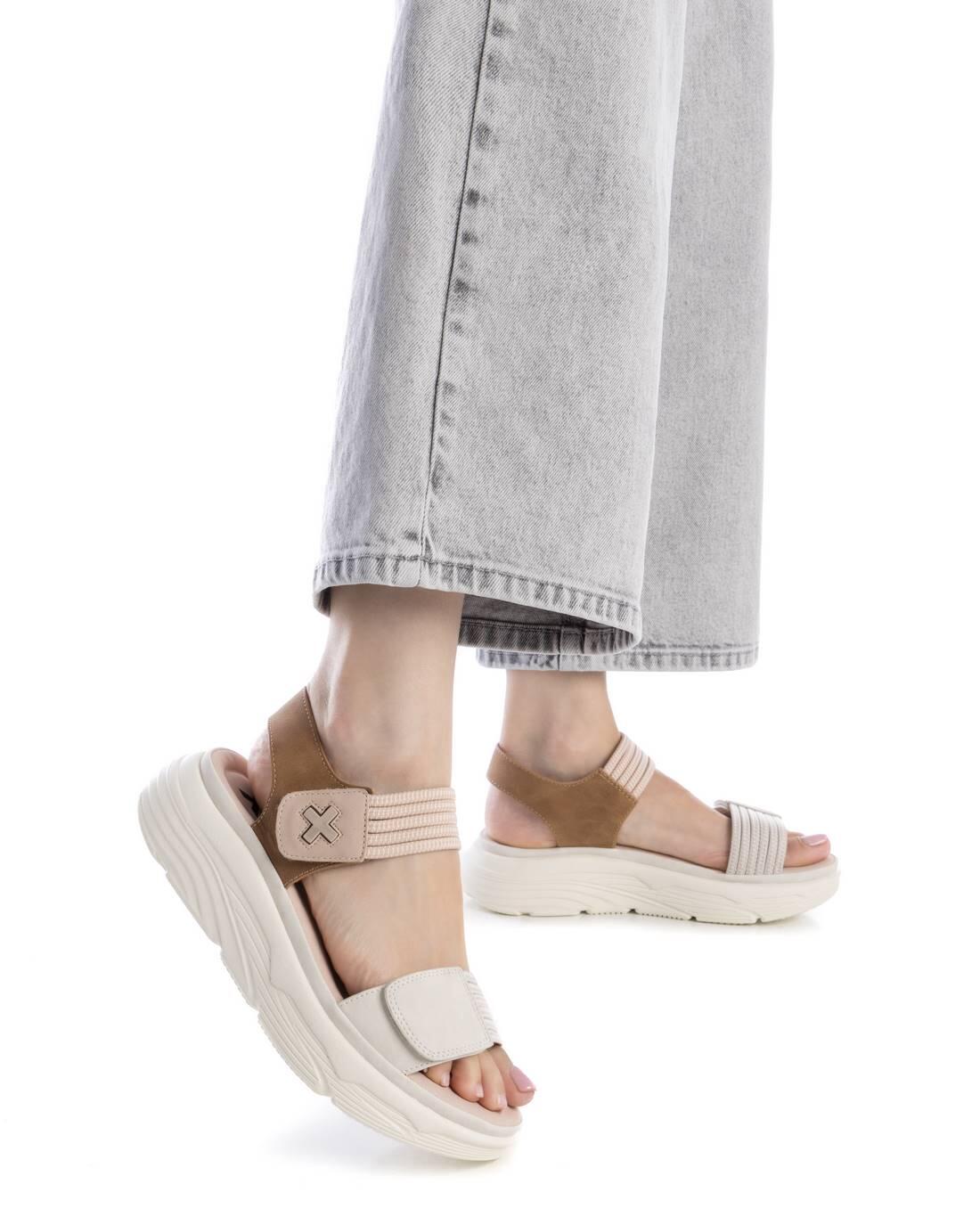Sandales Plates Femme Xti  Beige 2/5