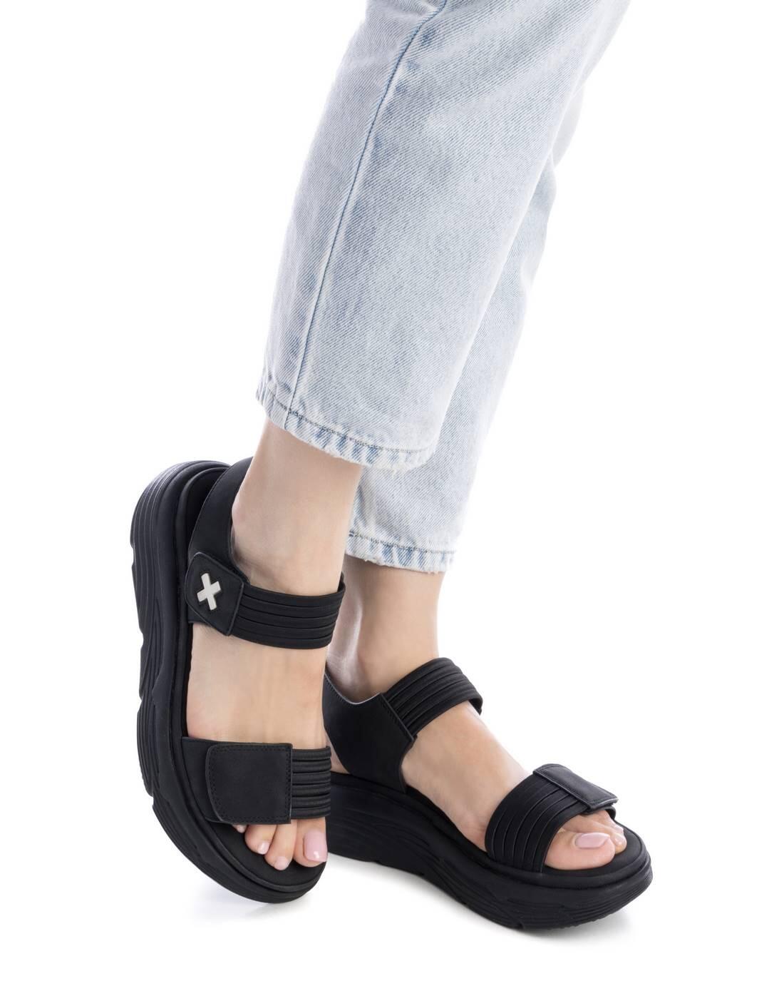 Sandalias Planas Mujer Xti  Negro 2/5