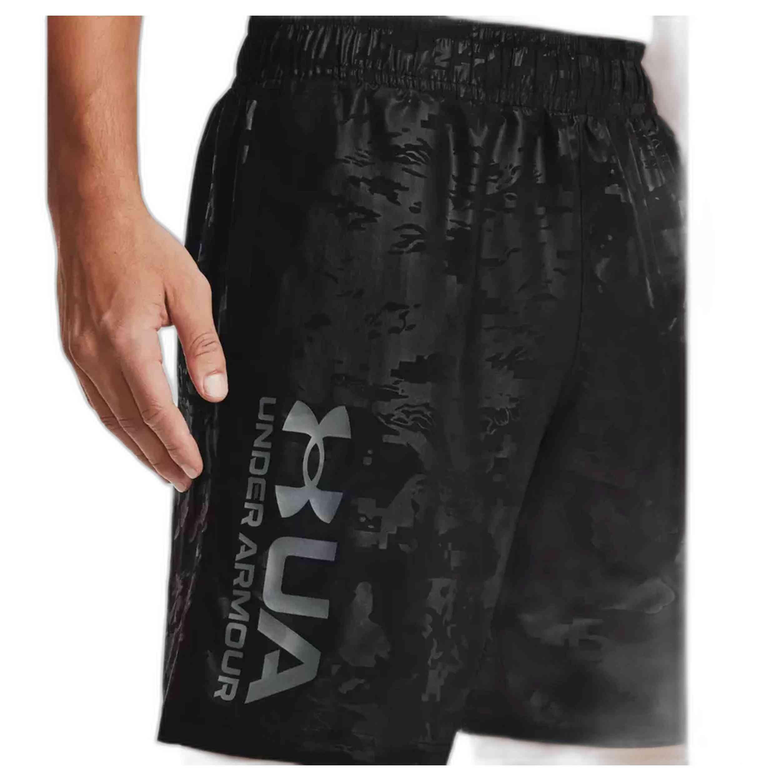 Short Under armour modèle 1361432-001 pour homme 2/4