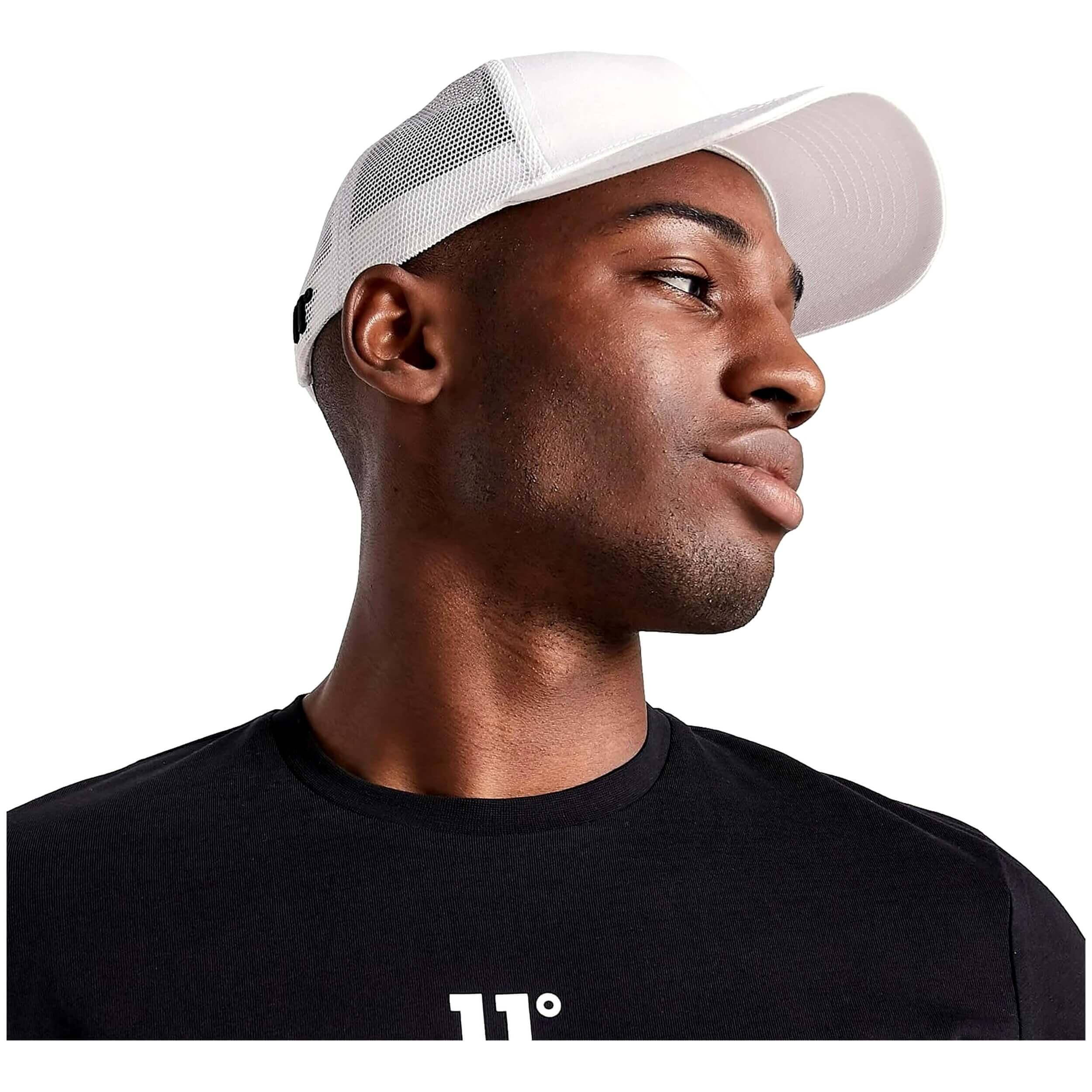 Berretto 11 degrees modello 11D082-002 per unisex 3/4