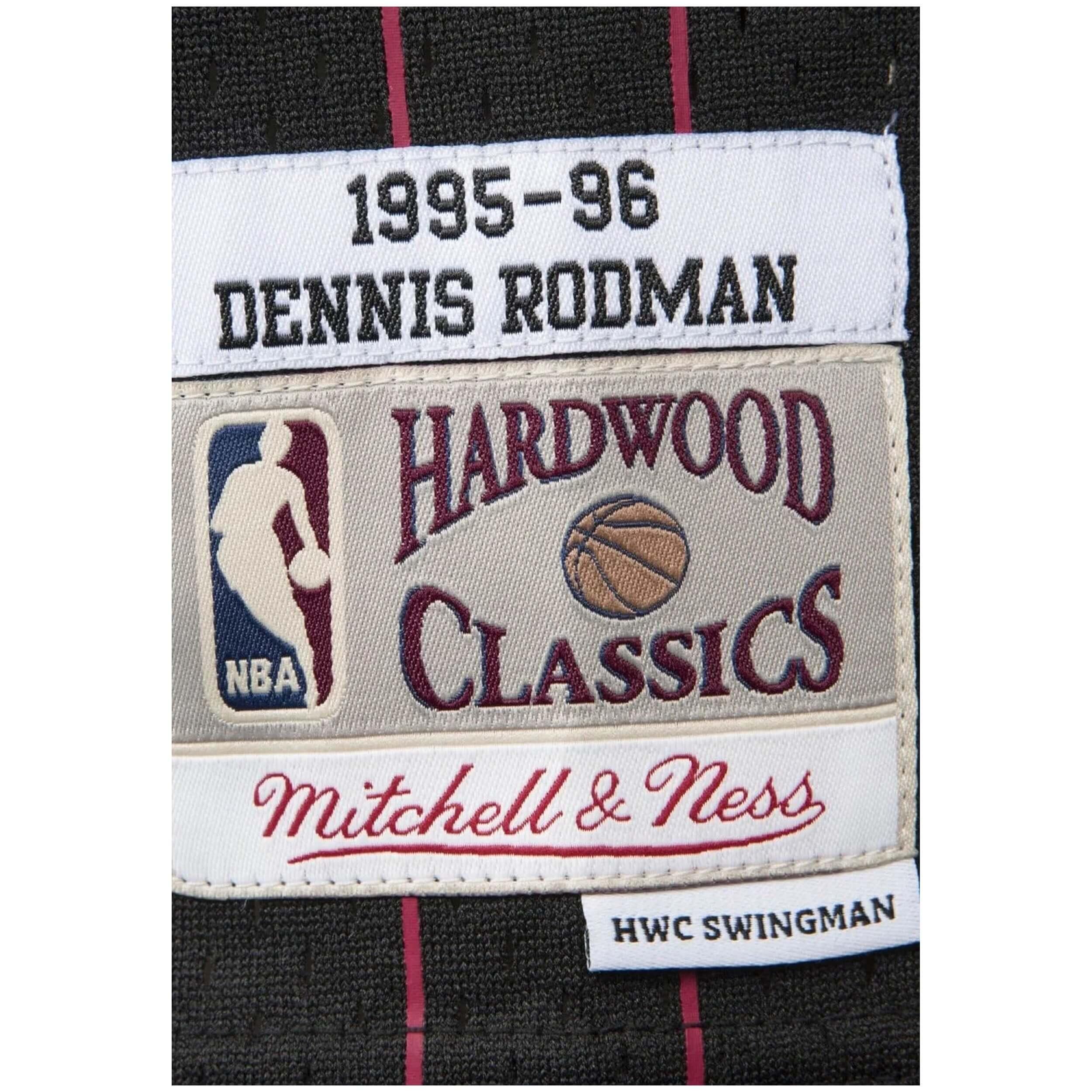 Maillot de basket Mitchell & ness modèle SMJYGS18150-CBUBLCK95DRD pour homme 3/4