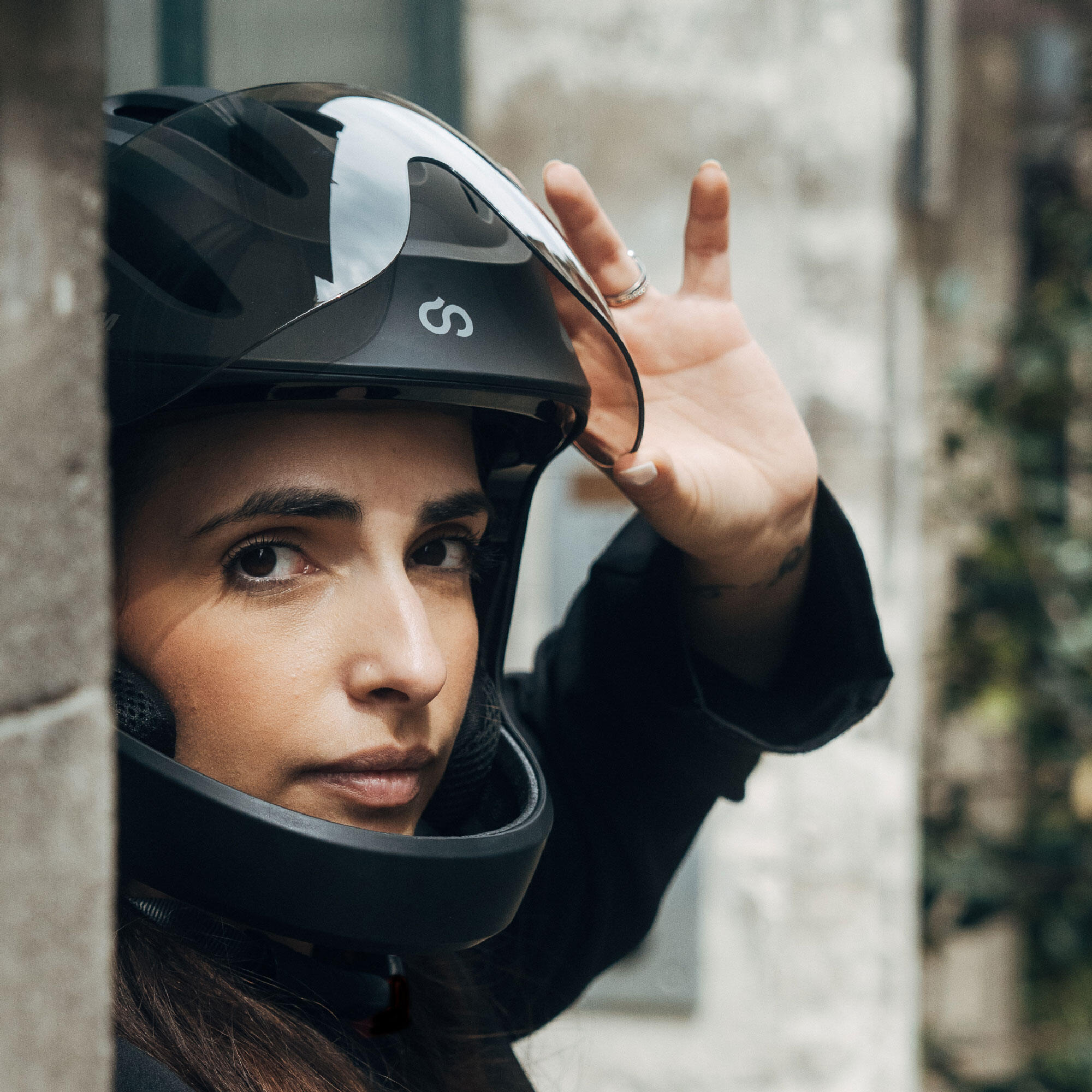 Virgo Integral Mips Zwart - Integrale Urban-helm met vizier en achterlicht 6/9