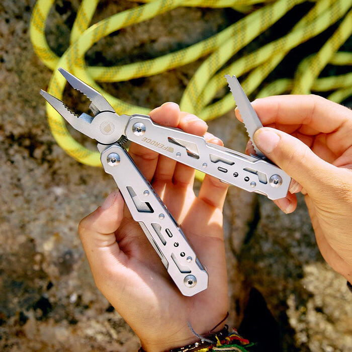Pinza multifunzione con 15 utensili 1/6