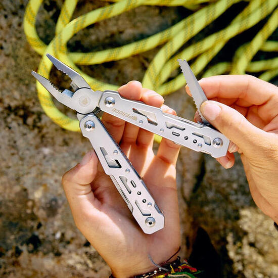 Pinza multifunzione con 15 utensili