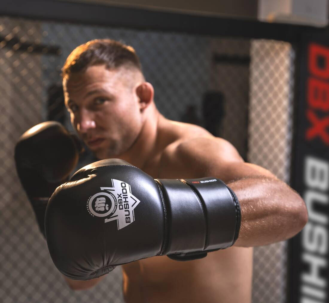 Boxerské rukavice DBX BUSHIDO B-2v9 2/7