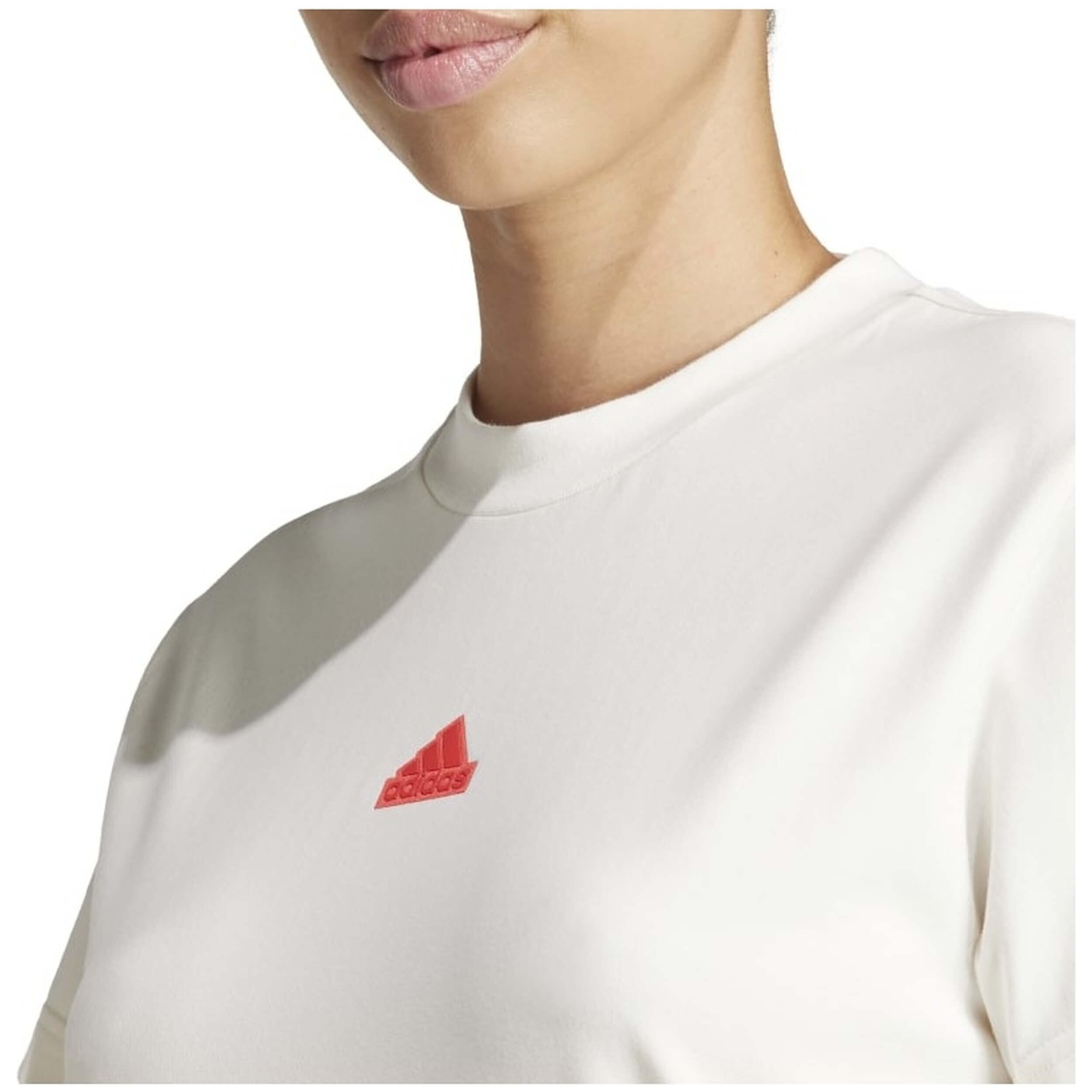 T-shirt Adidas modèle IS4287 pour femmes 4/5