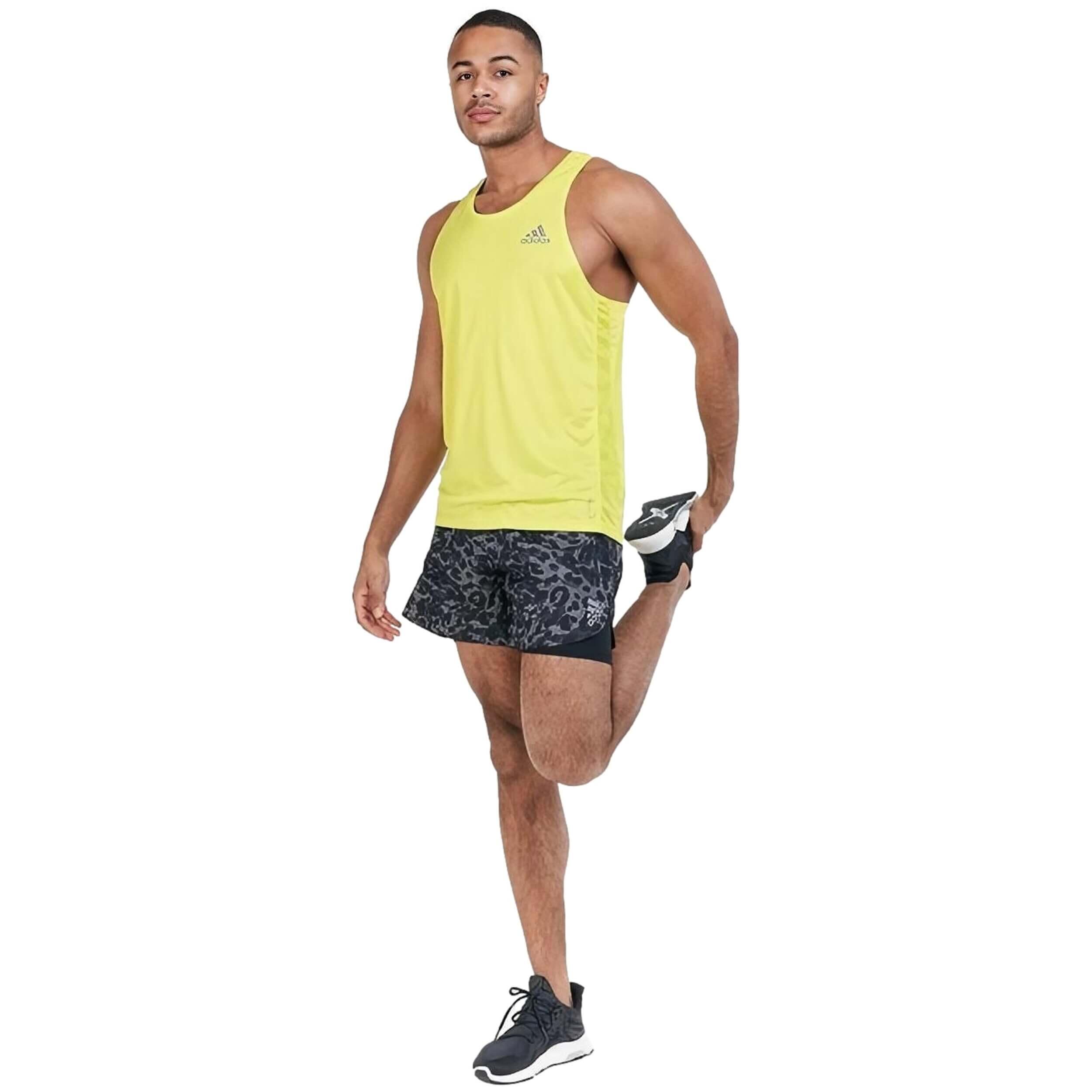Calções Adidas modelo GM1580 para homem 3/3