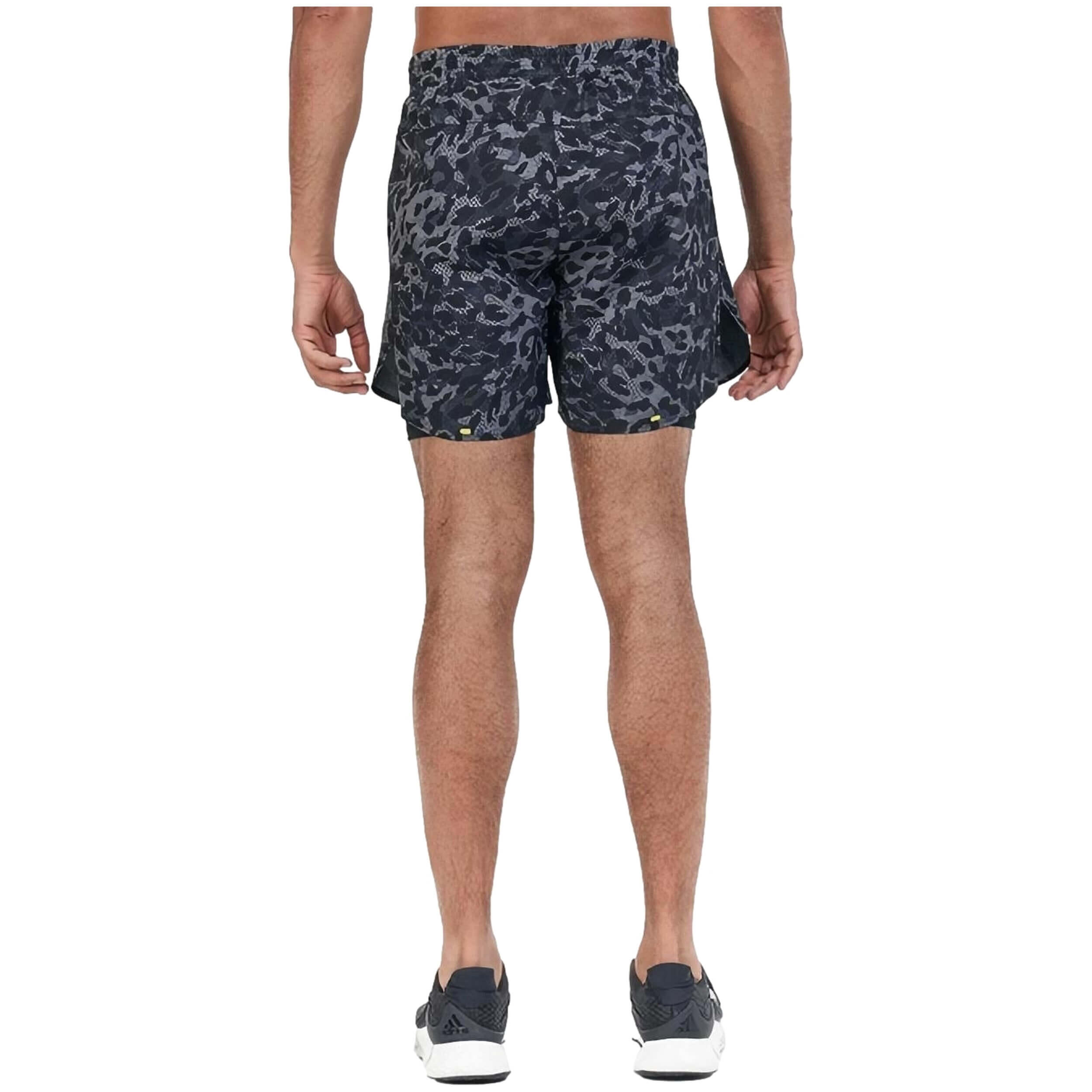 Calções Adidas modelo GM1580 para homem 2/3