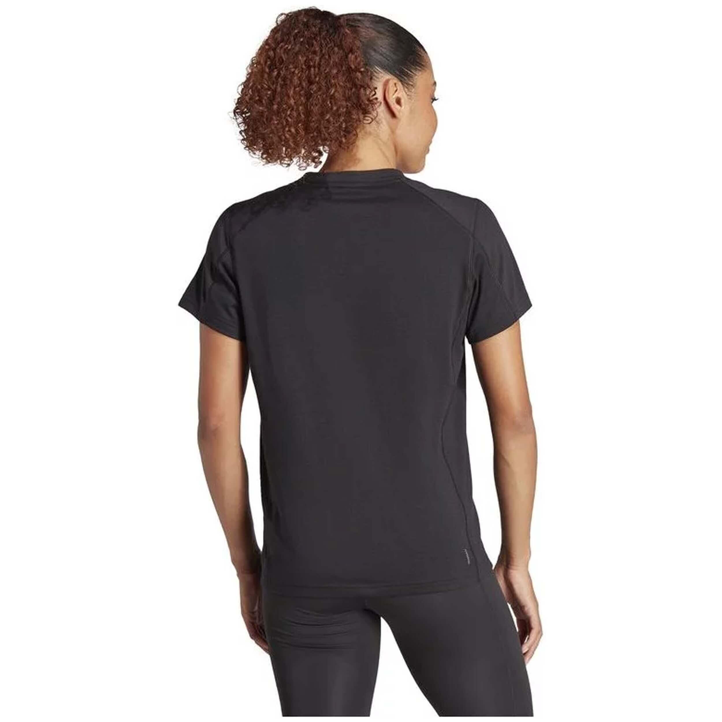 T-shirt Adidas modèle IT0544 pour femmes 3/5