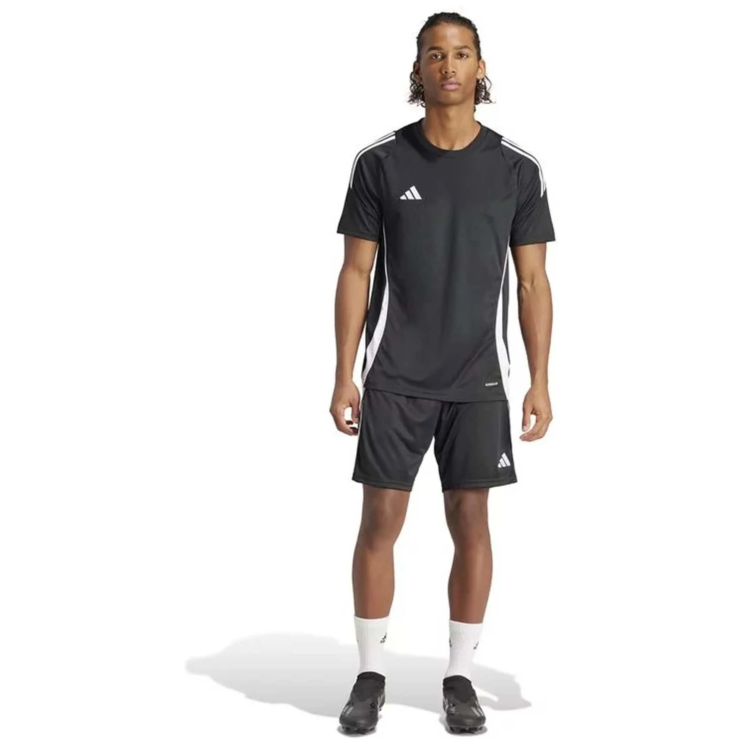 Short Adidas modèle IP1951 pour homme 4/6
