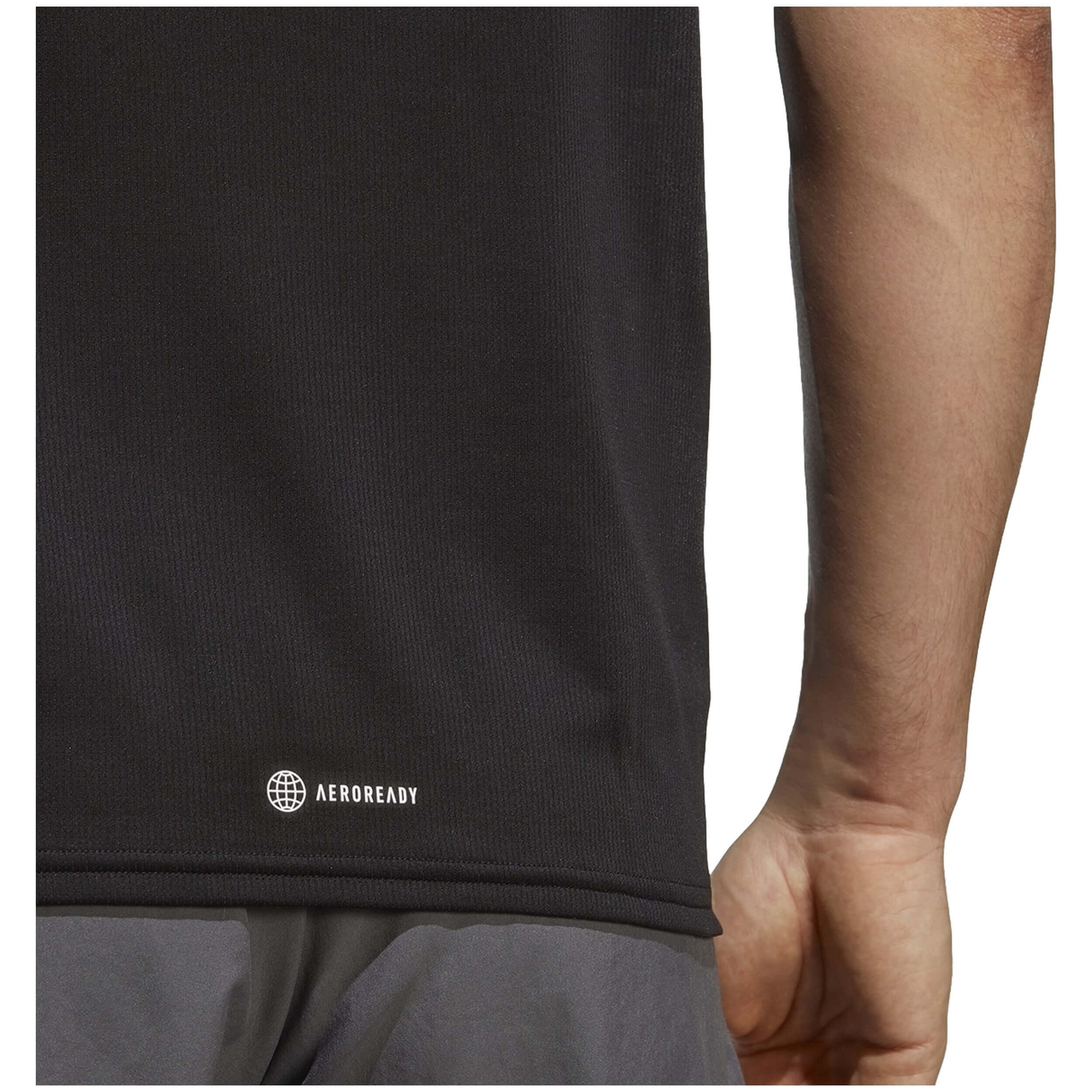T-shirt Adidas modèle IB7925 pour homme 4/5